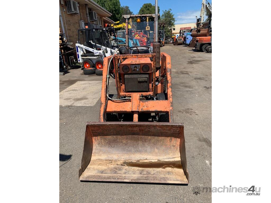 Used Kubota B7100 HST Tractor FEL Buckets in BROOKLYN, VIC