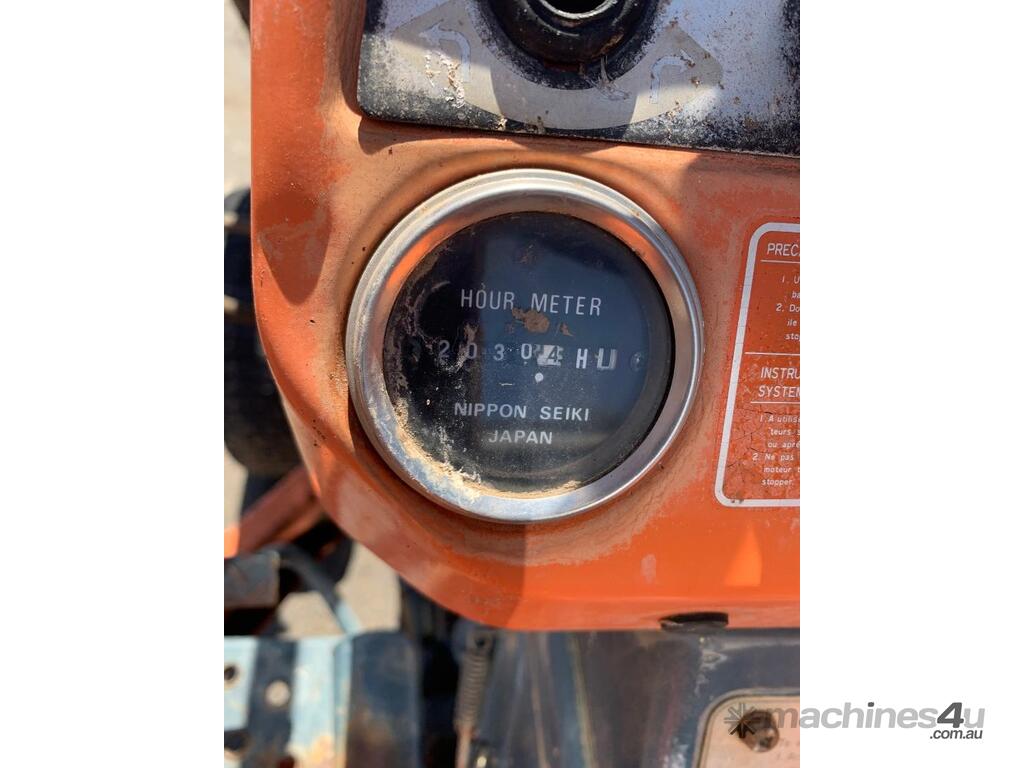 Used Kubota B7100 HST Tractor FEL Buckets in BROOKLYN, VIC