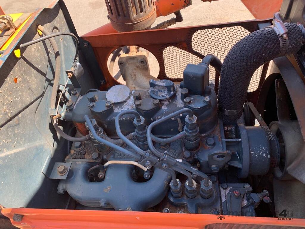 Used Kubota B7100 HST Tractor FEL Buckets in BROOKLYN, VIC