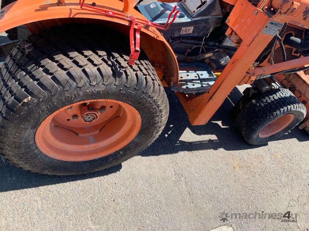 Used Kubota B7100 HST Tractor FEL Buckets in BROOKLYN, VIC
