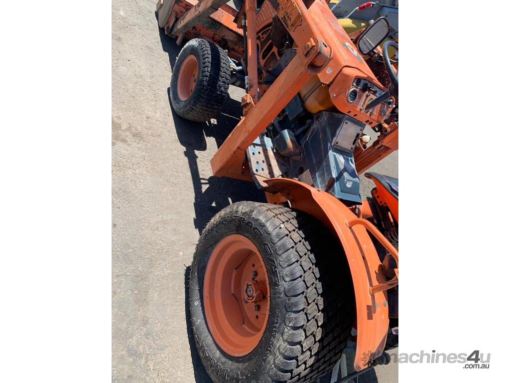 Used Kubota B7100 HST Tractor FEL Buckets in BROOKLYN, VIC