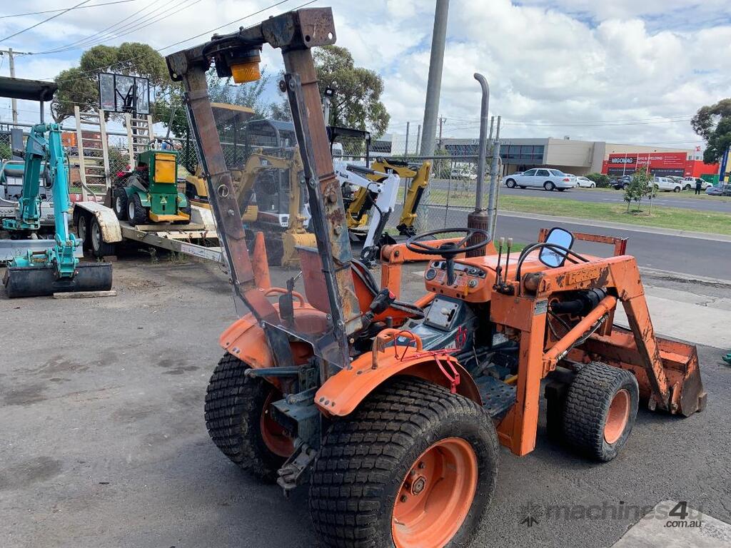 Used Kubota B7100 HST Tractor FEL Buckets in BROOKLYN, VIC
