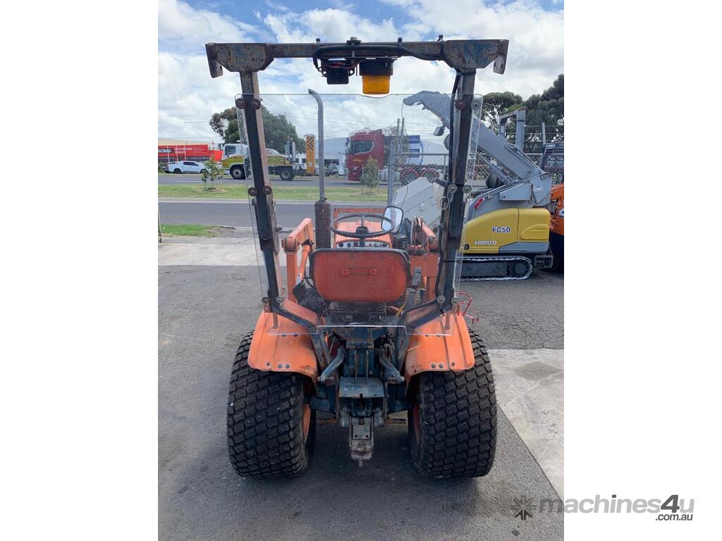 Used Kubota B7100 HST Tractor FEL Buckets in BROOKLYN, VIC