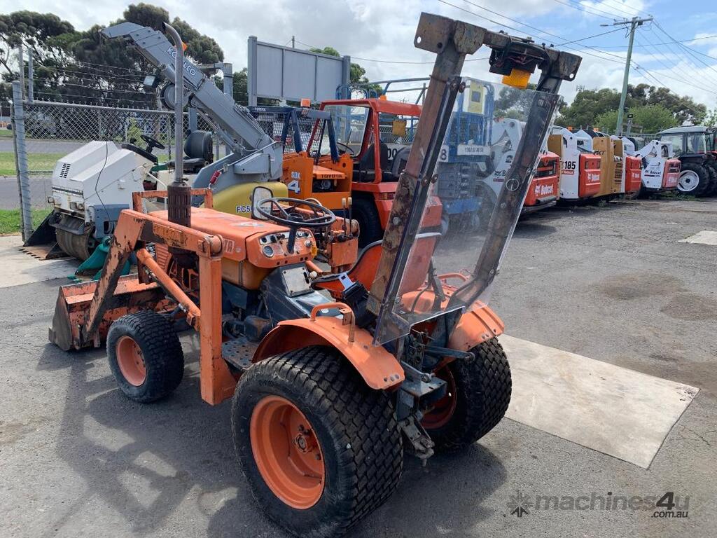 Used Kubota B7100 HST Tractor FEL Buckets in BROOKLYN, VIC