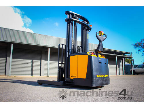 1.5T with 4.5m Lift Height - Walkie Reach Stacker