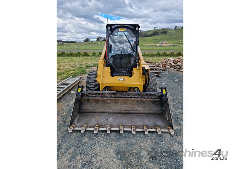 caption Caterpillar 272 D3 XE
