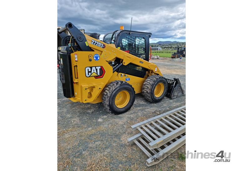 caption Caterpillar 272 D3 XE