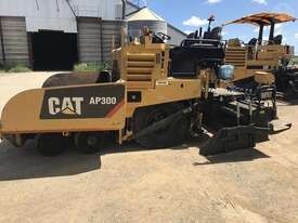 Caterpillar AP300 - picture1' - Click to enlarge