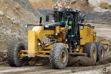 Caterpillar CAT 18M Motor Grader