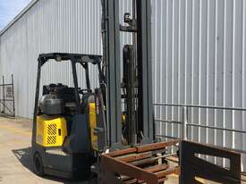 2.0T LPG Narrow Aisle Forklift - picture0' - Click to enlarge