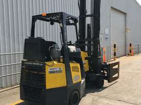 2.0T LPG Narrow Aisle Forklift - picture1' - Click to enlarge