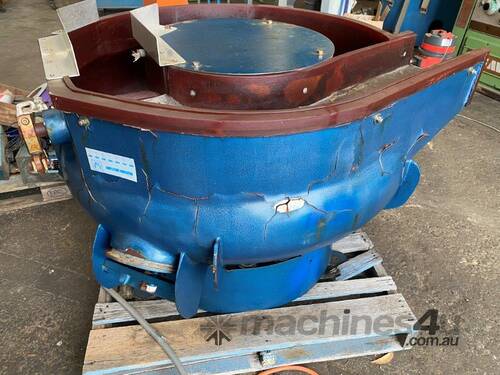 BV Products LZG300 vibratory parts finisher with media