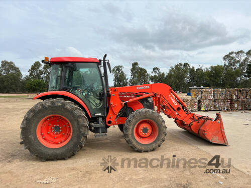 Kubota M95-40 Tractor w Front End Loader