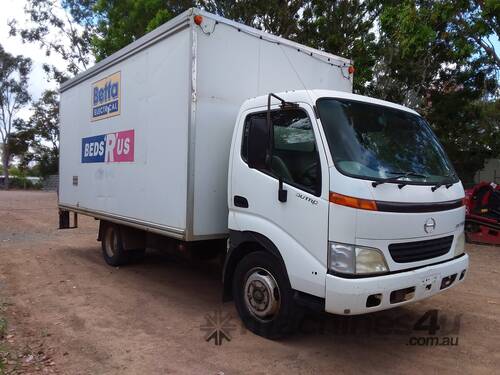 Hino Pantech truck