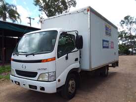 Hino Pantech truck - picture1' - Click to enlarge