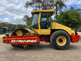 Dynapac CA302 Vibrating Roller Roller/Compacting - picture0' - Click to enlarge