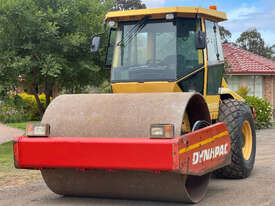 Dynapac CA302 Vibrating Roller Roller/Compacting - picture0' - Click to enlarge