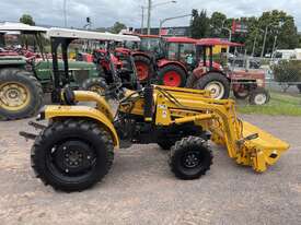 40hp tractor loader with 4in1 - picture0' - Click to enlarge