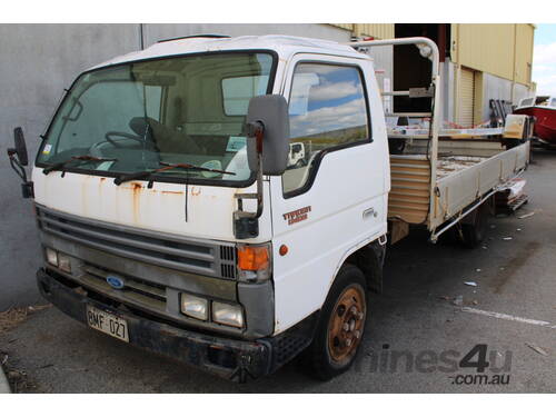 FORD SINGLE CAB TRAY BACK TRUCK