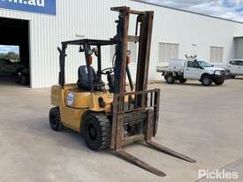 Caterpillar DP30T - picture0' - Click to enlarge