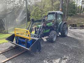 Cab tractor & 4in1 loader  - picture0' - Click to enlarge