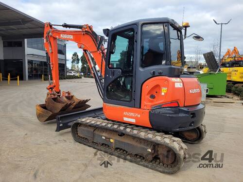 KUBOTA KX057-4 EXCAVATOR WITH 3522 HOURS, 2017, A/C CAB, HITCH, BUCKETS AND RUBBER TRACKS