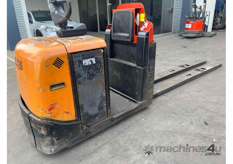 caption BT Electric Double Pallet Jack
