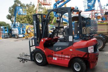 Royal Forklift 2.5T Gas: Great Condition and Ready To Go!