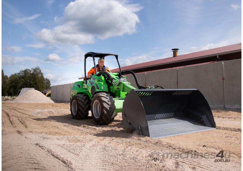 Avant 860i Powerful Articulated Loader with  4-in-1 Bucket
