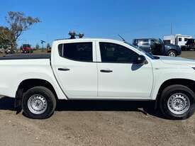 Mitsubishi Triton MR - picture0' - Click to enlarge