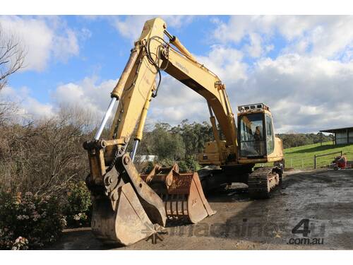 Komatsu PC200-6, 20 Tonne Excavator with Bucket and Thumb Grab