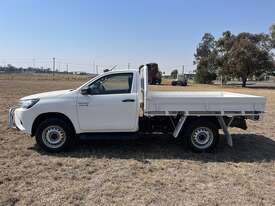 2021 Toyota Hilux SR 4X4 Single Cab - picture2' - Click to enlarge