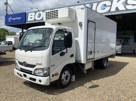 2018 Hino 616 30 Series Narrow Cab White Refrigerated Truck 4.0L 4x2 - picture1' - Click to enlarge