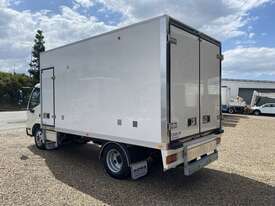 2018 Hino 616 30 Series Narrow Cab White Refrigerated Truck 4.0L 4x2 - picture2' - Click to enlarge