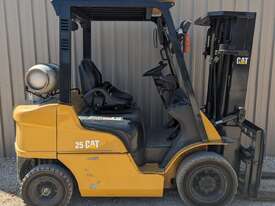 Caterpillar 2.5T LPG Forklift with Container Mast - picture0' - Click to enlarge