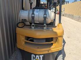 Caterpillar 2.5T LPG Forklift with Container Mast - picture1' - Click to enlarge