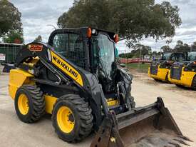 New Holland L225 Skid Steer loader for sale - picture2' - Click to enlarge