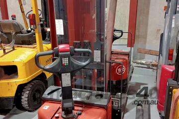 BT   SWE120S Walkie Stacker