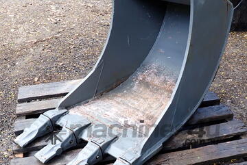   4-15 ton 600mm Doherty Excavator Deep Trenching Banana GP Bucket, No Headstock