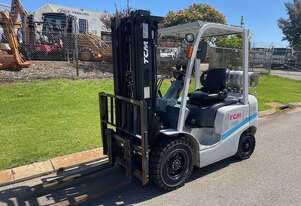 Forklift TCM Container Mast Gas 2.5 Tonne 4489 hours Side Shift