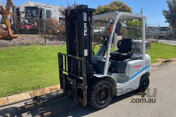 Forklift TCM Container Mast Gas 2.5 Tonne 4489 hours Side Shift