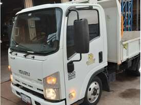 Izuzu Tip Truck - Model NLR - picture0' - Click to enlarge