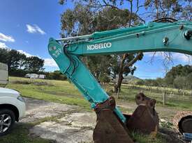 KOBELCO 20 TONNER WITH GENUINE 4032 HOURS - picture1' - Click to enlarge