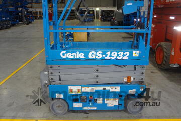 03/2014 Genie GS1932 - Narrow Electric Scissor Lift