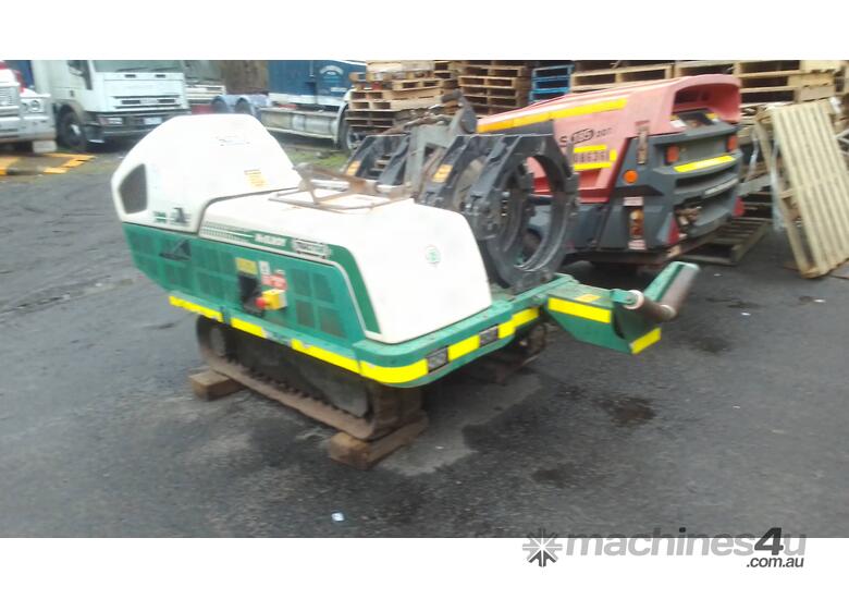 500 mm Pipe welder on Tracks , 3cyl Kubota , 9kva genset , 3,000 hrs , 2002 model ,