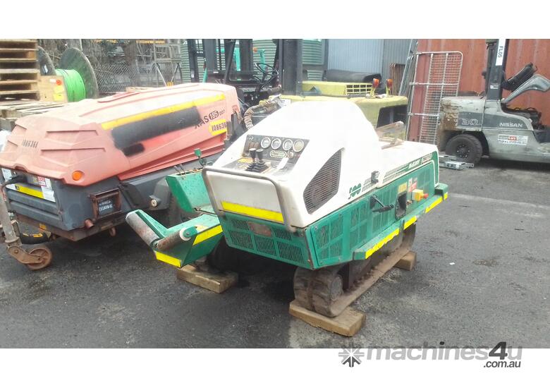 500 mm Pipe welder on Tracks , 3cyl Kubota , 9kva genset , 3,000 hrs , 2002 model ,