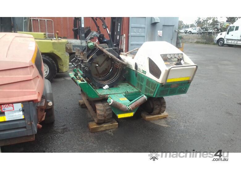 500 mm Pipe welder on Tracks , 3cyl Kubota , 9kva genset , 3,000 hrs , 2002 model ,