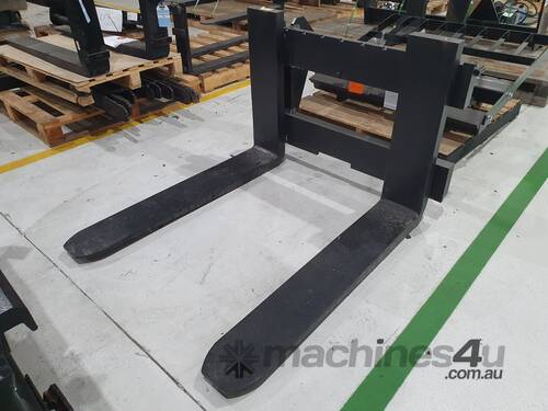 caption Manitou 6T Tilting fork carriage