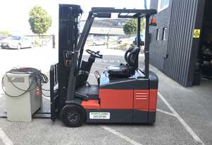 Toyota 7FBE20 3 Wheel Electric Container Mast