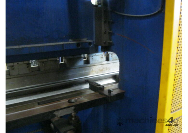 caption Steelmaster 2500mm x 65 Ton Hydraulic Pressbrake